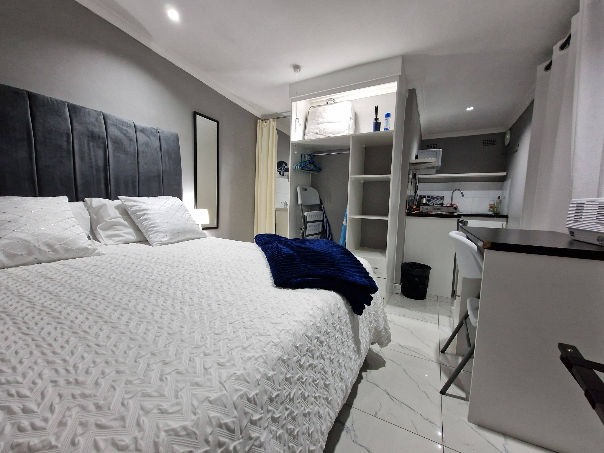 Elegant Studio